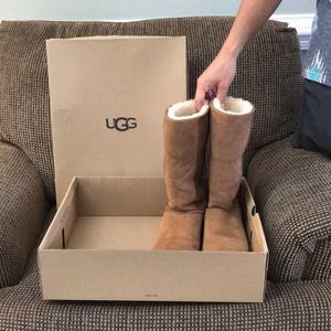 NWOT tan Ugg boots 8